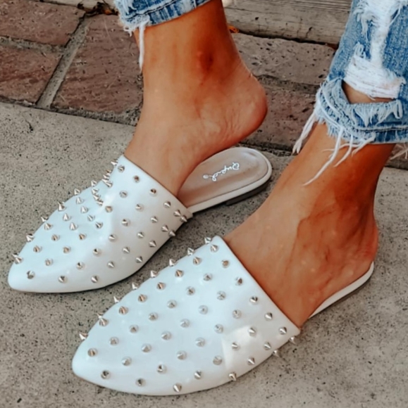🚨END OF SUMMER SALE// White mule Flats - Picture 2 of 5